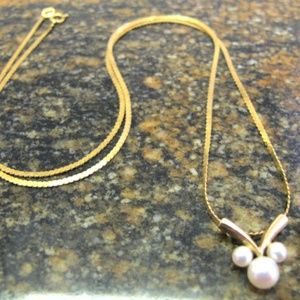 14k Gold Luminous Pearl Necklace and Earrings Set